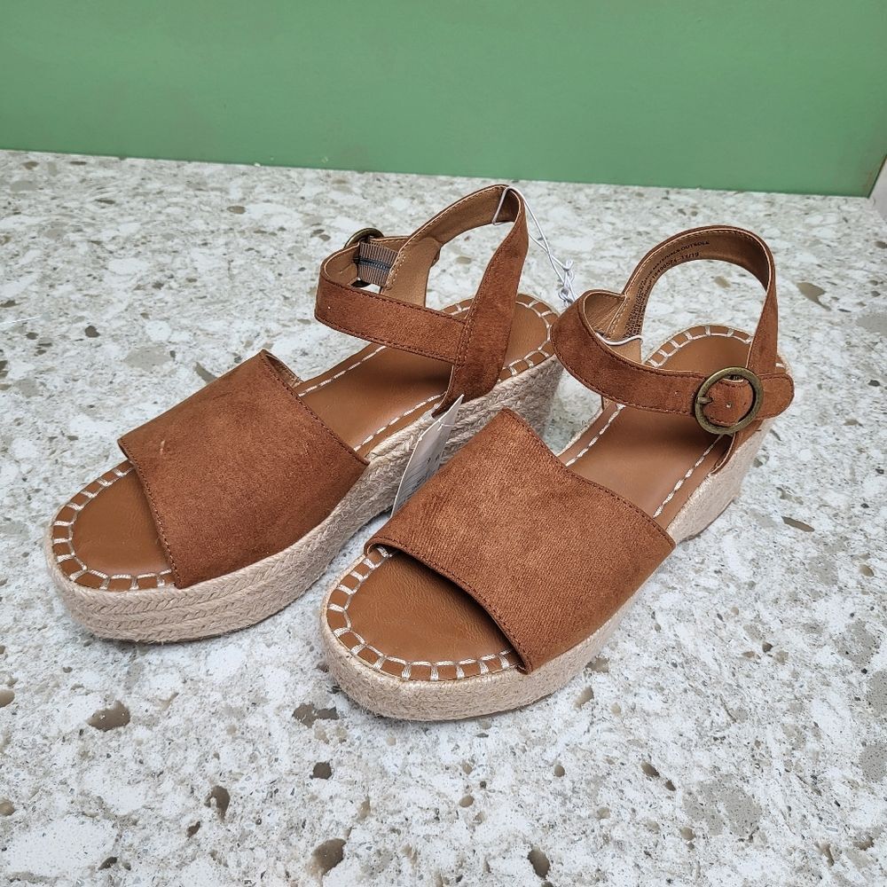 2/$30 NEW Sandals - Size 9